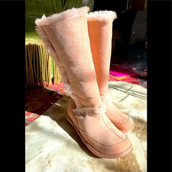 Born Shoes - Pink BORN genuine shearling leather boots size 7